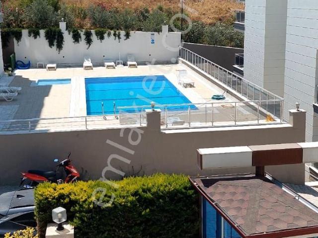 Nezih Bir Sitede Havuzlu 3+1 Ara Kat Satılık Daire