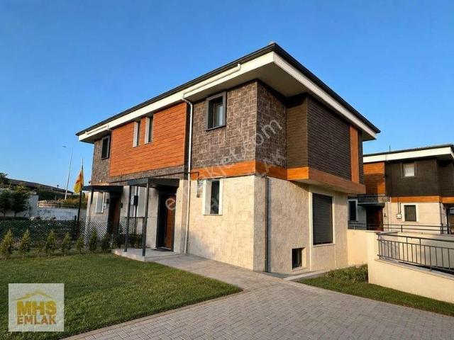 Nezih Bölgede Havuzlu, Otoparklı 4+1 Tripleks Villa