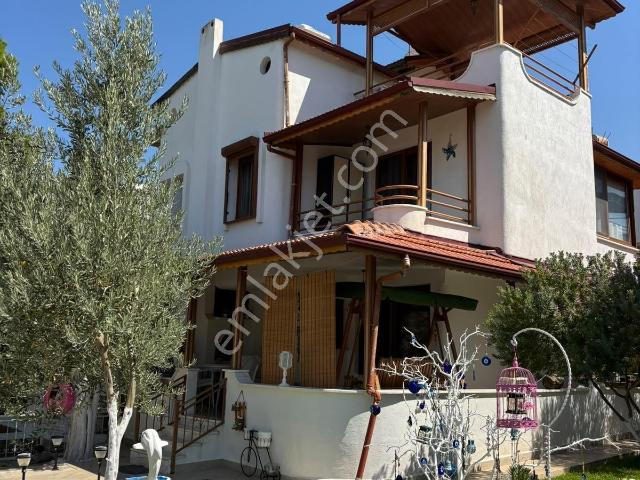 Nezih Sitede Denize 300m Full Eşyalı 5+1 Tripleks Özel Bahçeli