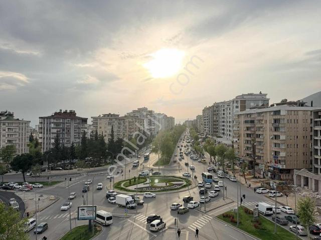 Nfk Kavşağında Geniş 4+1 Satılık Daire