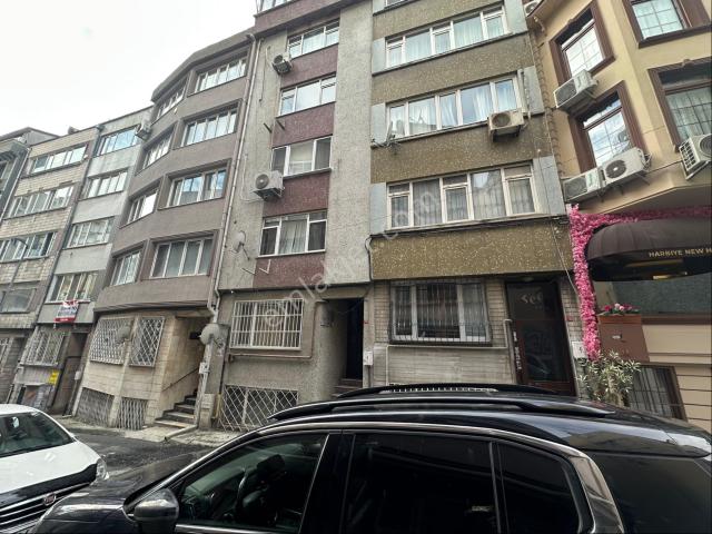 Nişantaşı Merkezde Osmanbey Metroya 2 Dk 2+1 Balkonlu