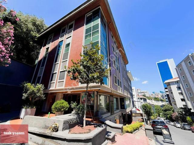 Nişantaşı Ferah Sokak'ta Kapalı Otoparklı Eşyalı 2+1 Kiralık