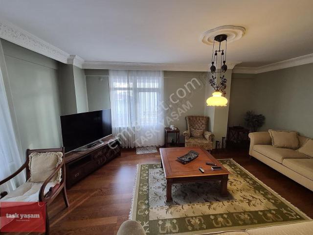 Nişantaşı Teşvikiye Ferah Sokak'ta 3+1 Eşyalı Kiralık Daire