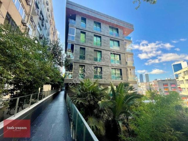 Nişantaşı Teşvikiye'de Site İçinde Otoparklı 2+1 Satılık Daire