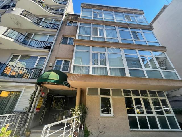 Nişantaşı Teşvikiye'de 2+1 Kiralık Ferah Bahçe Katı Daire