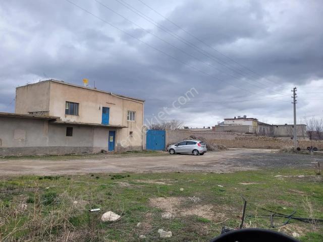 Niğde Alay Cumhuriyet Mahallesi 819 M² Geniş Bahçeli Köy Evi