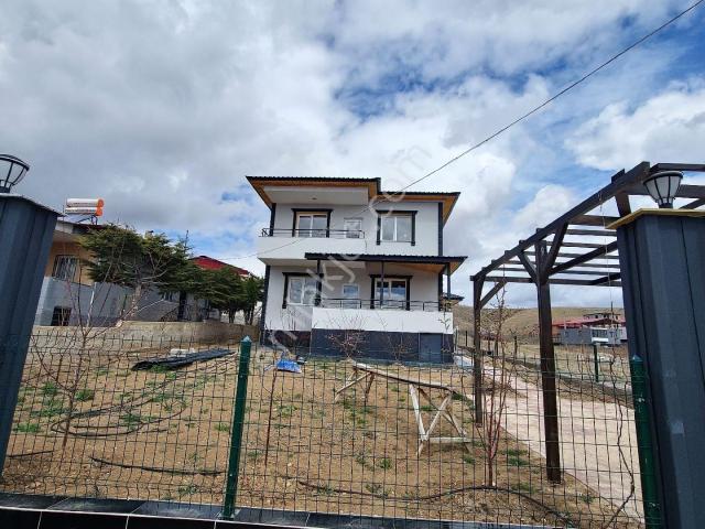 Niğde Çamardı Da Satılık 2 Katlı Villa