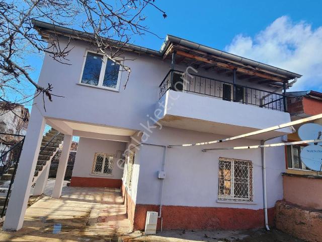 Niğde Bor Fatih Mahallesinde Satılık Müstakil Ev Doğalgazlı