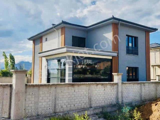 Niğde Bor Sıra Söğütlerde 4,5 + 1 Lüks Villa