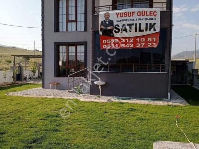 Niğde Merkez Aktaş Gümüşler Barajının Yanında Muhteşem Manzaralı Dubleks Villamız