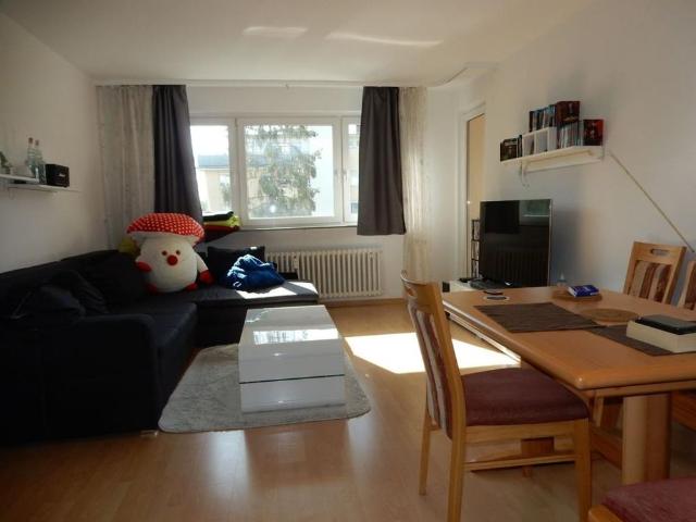 NI Gravenbruch, Helle 3 Zimmerwohnung mit Balkon und Garage in gepflegter Wohneinheit