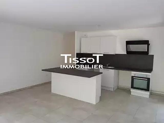 Nîmes 30000 Location appartement 4 pièces t4 au dernier étage terrasse