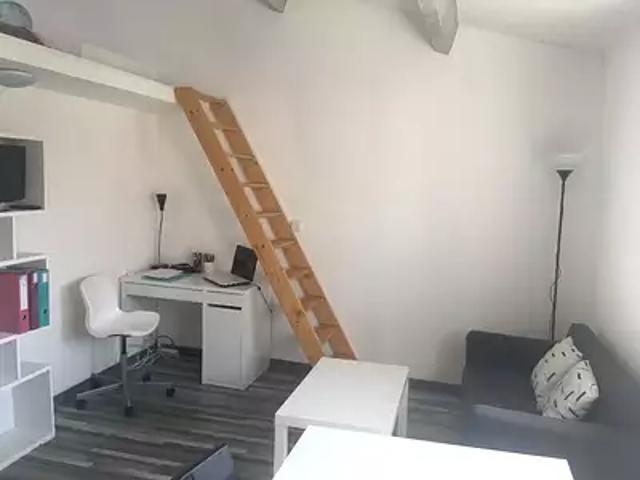 Nîmes 30000 Location appartement 1 pièce t1 au dernier étage