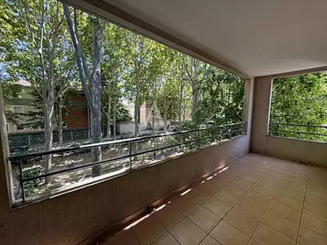 Nîmes 30000 Location appartement 2 pièces t2 terrasse parking
