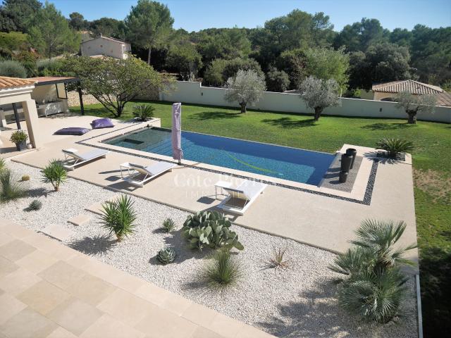 NIMES Villa d' exception