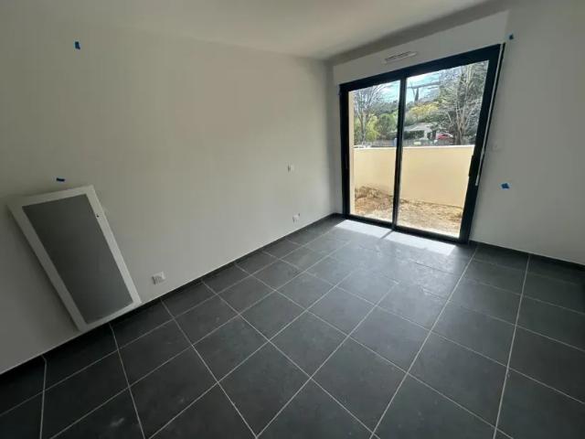 Nîmes Appartement 1 pièce 27.1 m²