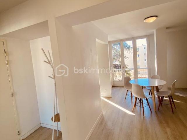NÎMES: Appartement T3 Lumineux