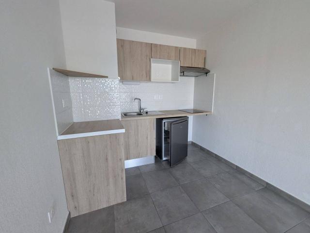 Nîmes, appartement T2 44.63m² avec terrasse et parking privé