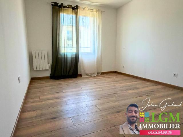 NÎMES – Appartement T4 rénové de 69,18 m² avec balcon et parking libre dans résidence sécurisée