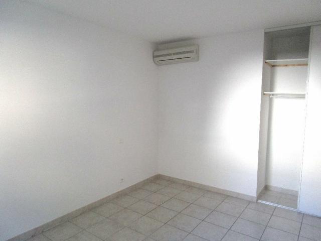 NIMES / CAMPLANIER GRAND T3 AVEC CLIMATISATION,TERRASSE ET GARAGE PISCINE COMMUNE
