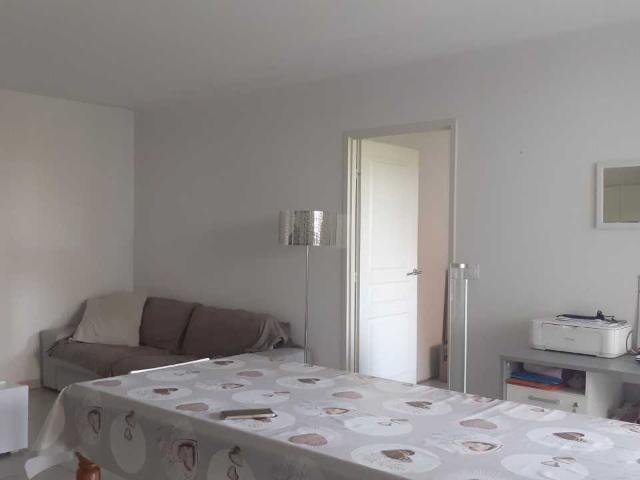 NIMES CENTRE BEAUSOLEIL/GARE T3 DE 77 M2 AVEC TERRASSE CLIMATISATION ET GARAGE FERMÉ