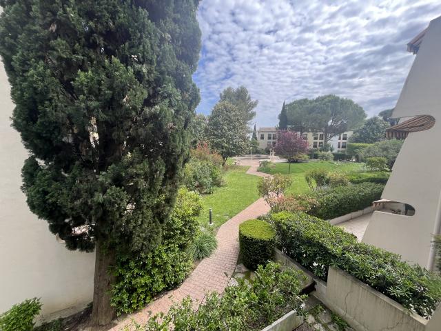 NIMES CIGALE Appartement type 3 de 80 m2 dans résidence de standing avec piscine et tennis