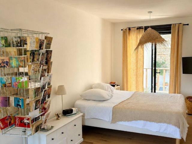 Nîmes Croix de Fer – Maison meublée de 130 m² avec garage, terrasses et bassin