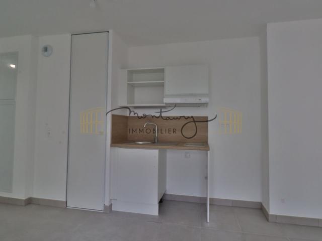 NIMES DHUODA REPUBLIQUE A LOUER P2 + TERRASSE NEUF + PKG DERNIER ETAGE