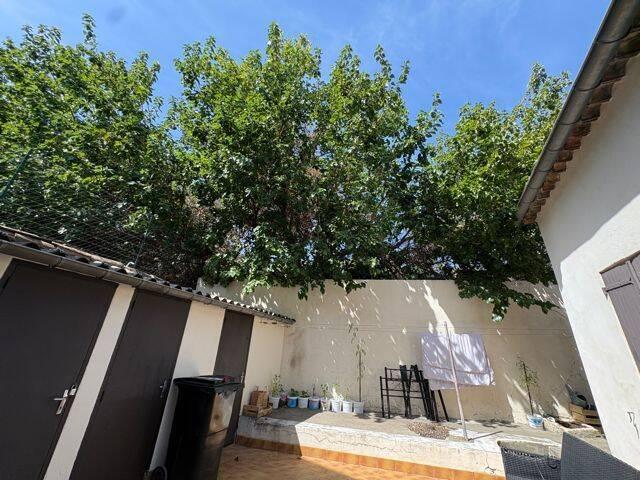 NÎMES Est, rue de Grézan bel appartement ancien dans un immeuble