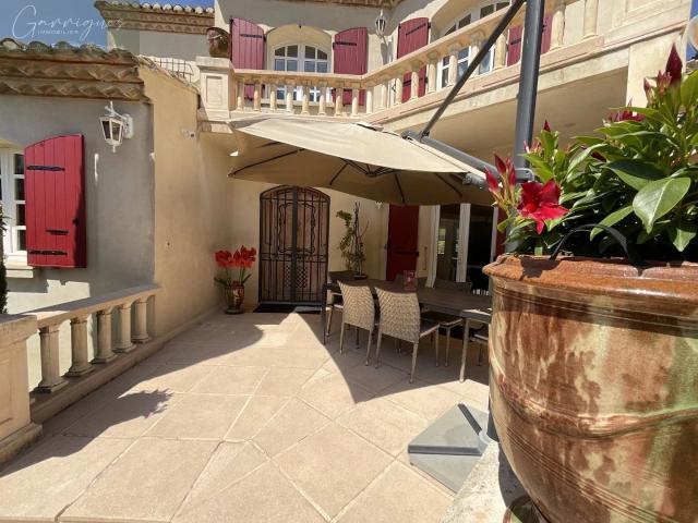 Nîmes, magnifique villa 6 pièces