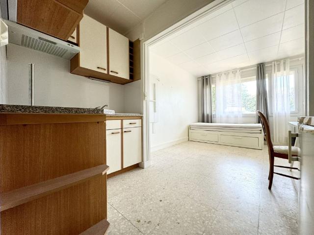 NIMES MONTAURY / LYCEE ALBERT CAMUS STUDIO MEUBLE