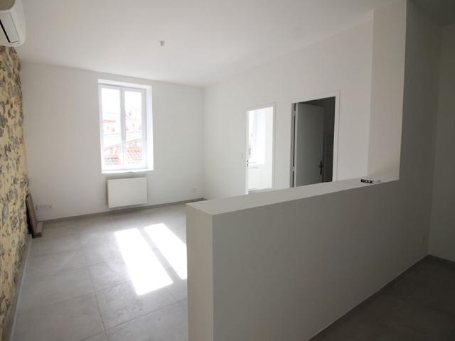 NIMES Quartier Grézan Bel appartement rénové P2 de 41,57m² au 1er étage