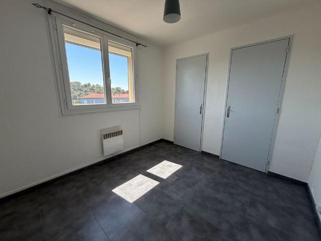 NIMES, QUARTIER ROUTE D'UZES APPARTEMENT TYPE 4 DE 60 M2 CLIMATISE