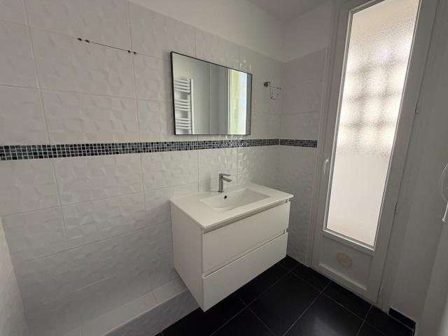 NIMES, QUARTIER ROUTE D'UZES APPARTEMENT TYPE 4 DE 60 M2 CLIMATISE