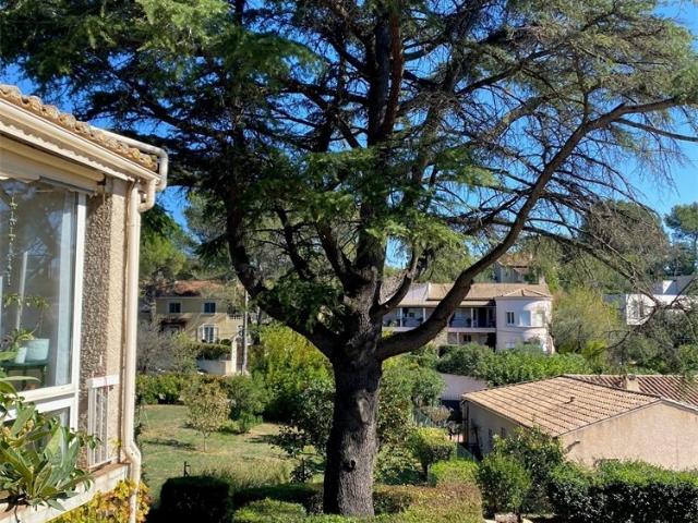 Nimes, secteur N/Est villa traditionnelle sur une belle parc. 288m² Nîmes
