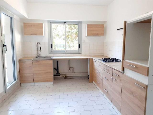 NIMES/CENTRE SAINT BAUDILE APPARTEMENT T3 DE 82M2 AVEC TERRASSE, GARAGE ET CAVE
