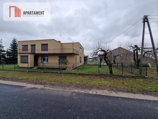 Zapraszam do obejrzenia dużego domu z magazynami i wiatami idealny na inwestycję