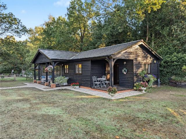 Nine Mile Ride, Wokingham RG40 2 bed detached house to rent £1,850 pcm £427 pw
