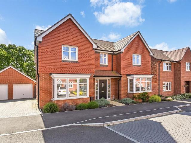 Nine Acres, West Broyle, Chichester. 4 bed detached house to rent £2,995 pcm £691 pw