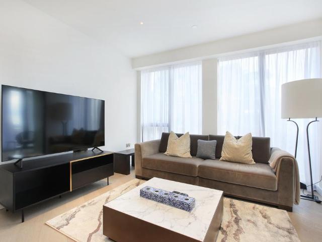 Nine Elms Lane, London, SW8 2 bed flat to rent £7,085 pcm £1,635 pw