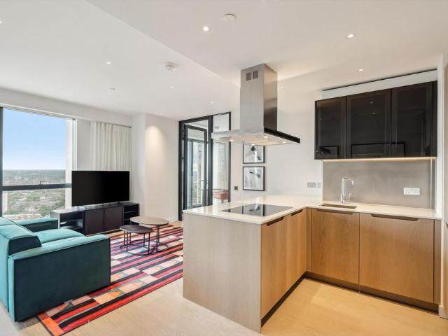 Nine Elms Lane, London SW8 2 bed flat to rent £6,738 pcm £1,555 pw