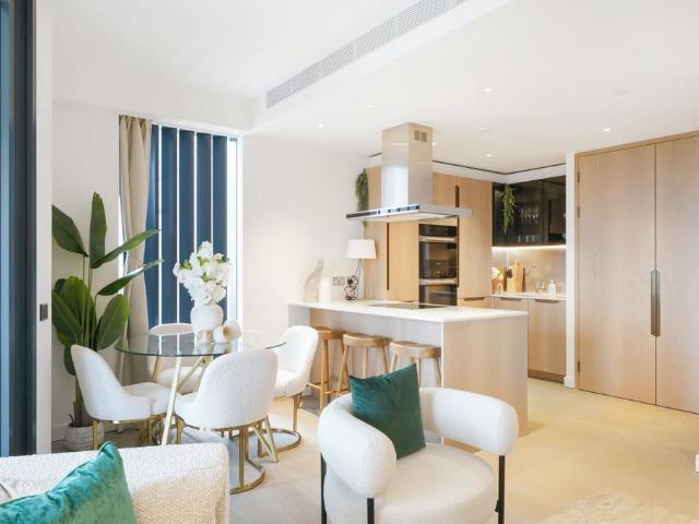 Nine Elms Lane, London, SW8 2 bed flat to rent £8,790 pcm £2,028 pw