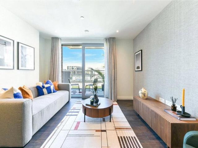 Nine Elms Lane, London, SW11 2 bed apartment to rent £4,095 pcm £945 pw