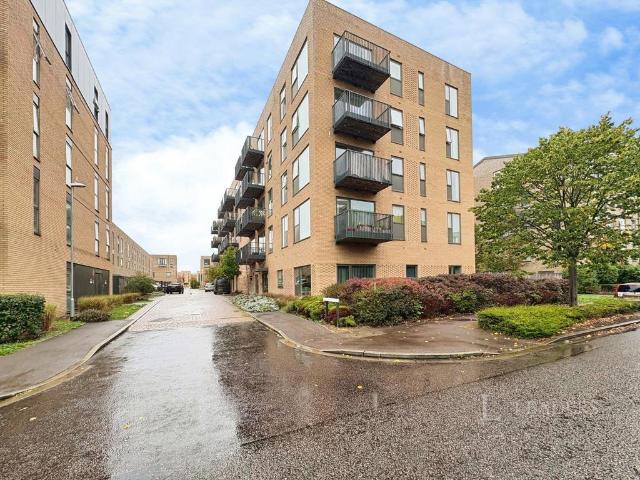 Nine Wells Road, Trumpington. 2 bed flat to rent £1,950 pcm £450 pw