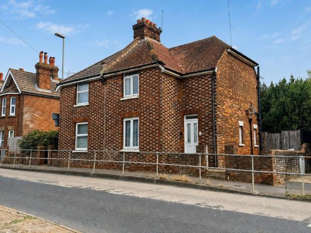 Ninfield Road, Bexhill On Sea TN39 2 bed end of terrace house to rent £1,300 pcm £300 pw