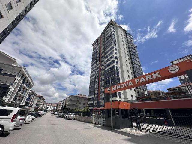 Ninona Park Sitesinde 4+1 5. Katta Kapalı Otoparklı Daire