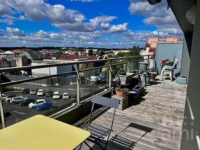 Niort 79000 Location appartement 3 pièces t3 au dernier étage balcon