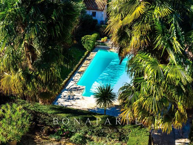 Niort Maison De Caractère Et Son Jardin Avec Piscine En Ce. 305m² Niort