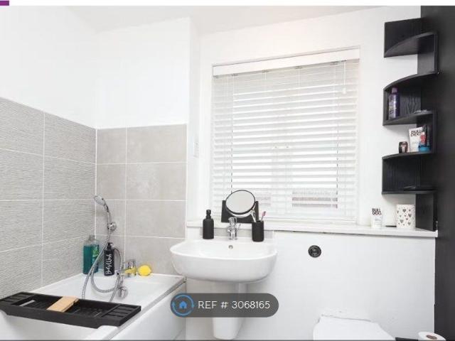 Niblett Close, Gloucester GL2, 3 bed end terrace house to rent, £1,650 pcm | PrimeLocation