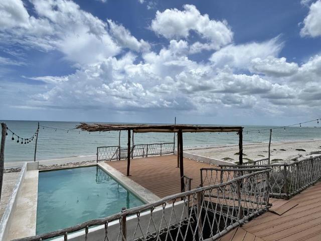 ?NICA OPORTUNIDAD, CASA EN VENTA FRENTE A LA PLAYA, PARA?SO SISAL